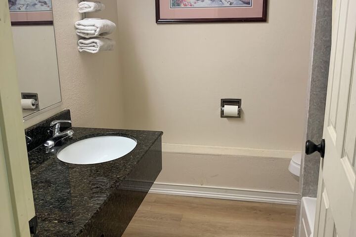 Room 9 of 34