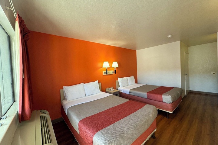 Motel 6 Bellflower CA - Los Angeles