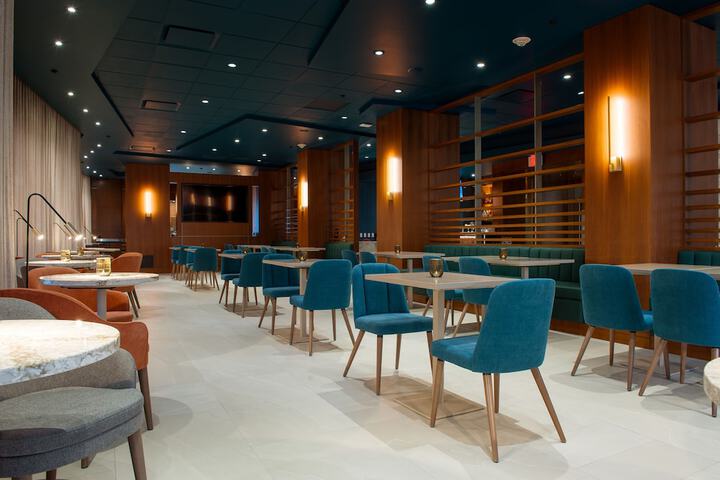 Lounge 51 of 58