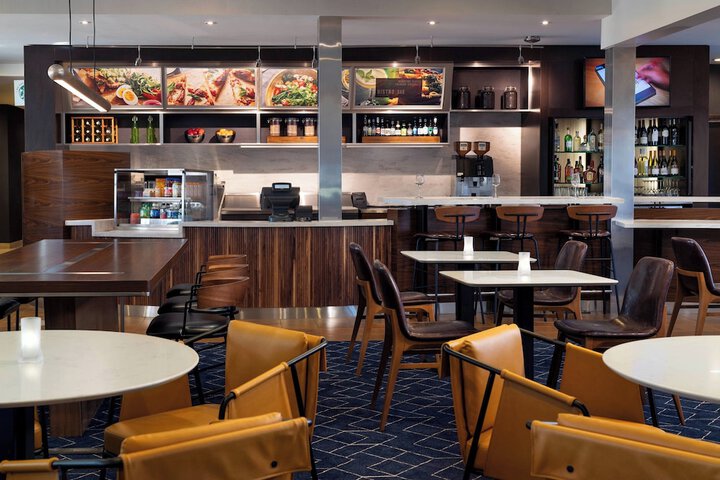 Courtyard by Marriott Bakersfield