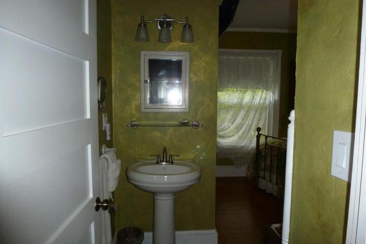 Back INN Time B & B