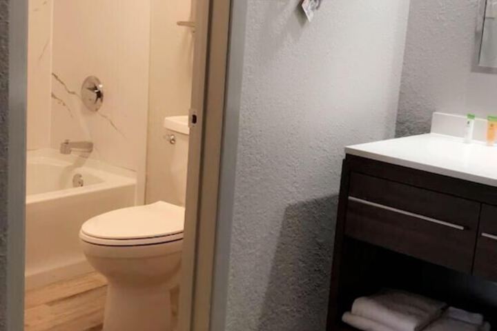 Room 15 of 38