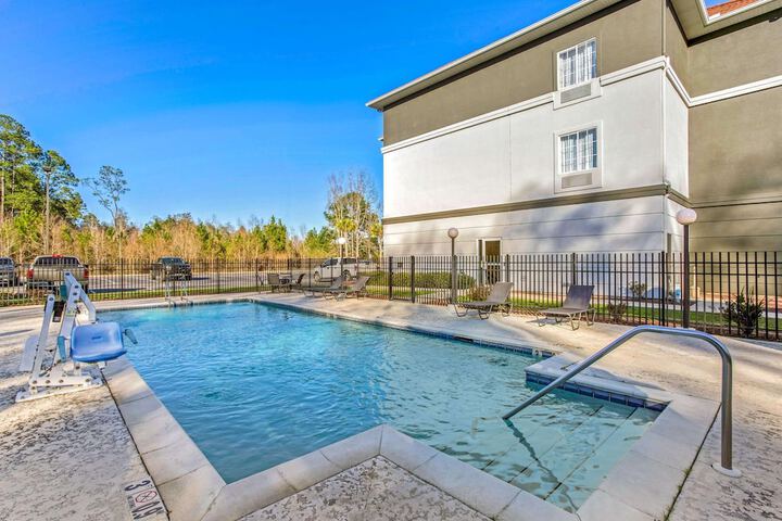 La Quinta Inn & Suites by Wyndham Mobile Satsuma / Saraland