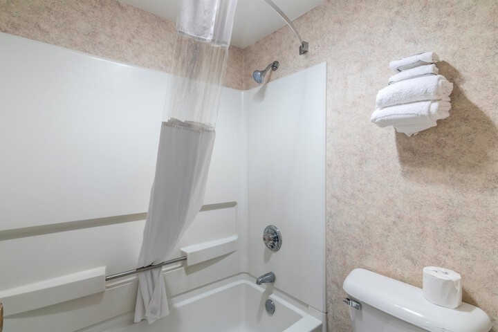 Room 32 of 40