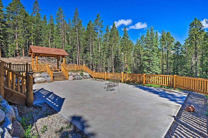 Expansive Alma Cabin w / Hot Tub & Mountain Views!