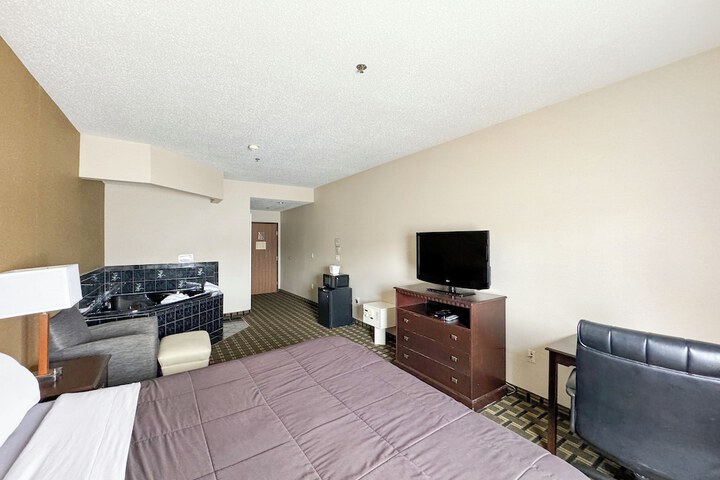 FairBridge Inn & Suites Batavia - Darien Amusement Park