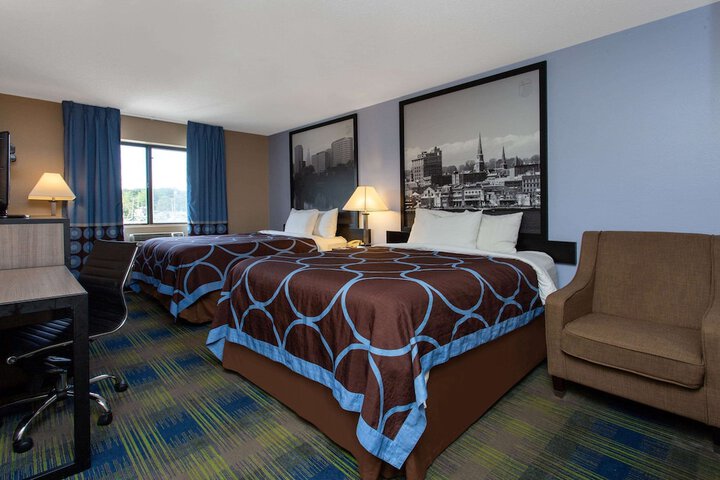 Super 8 by Wyndham Cromwell / Middletown