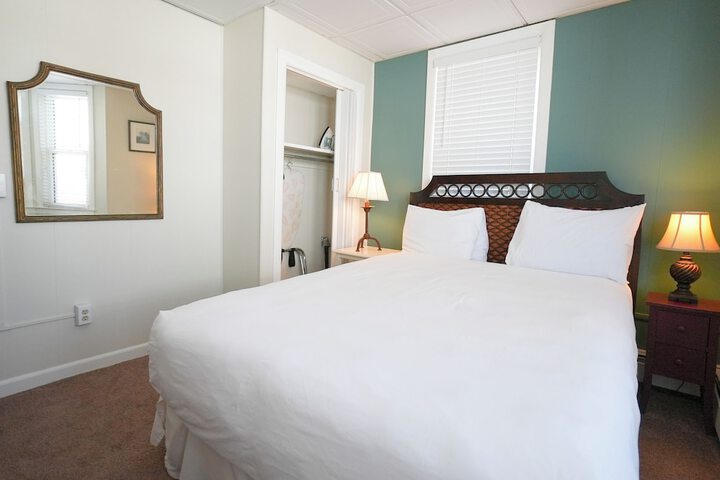 Room 11 of 25