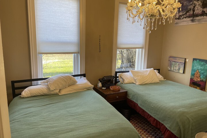 Room 53 of 104
