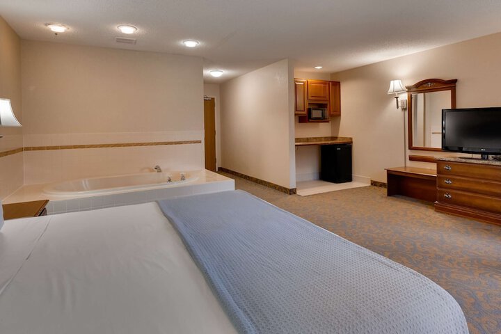 Room 11 of 28