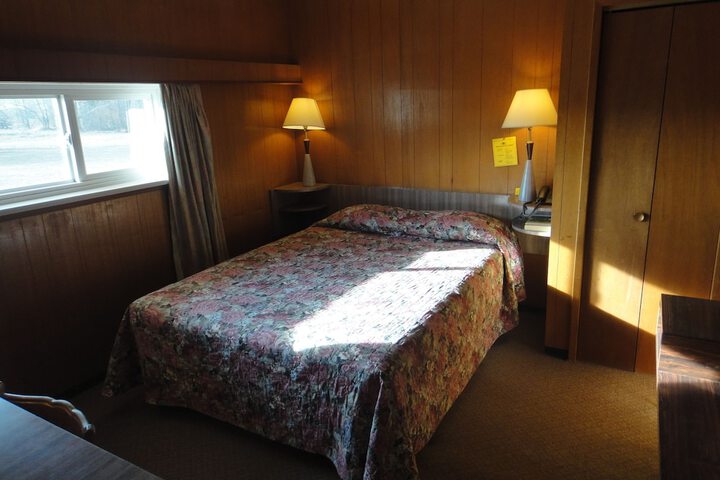 Room 11 of 32