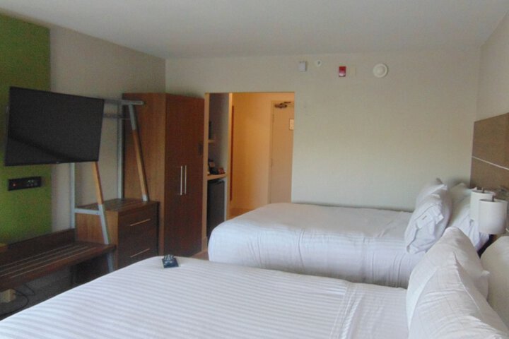 Room 53 of 84