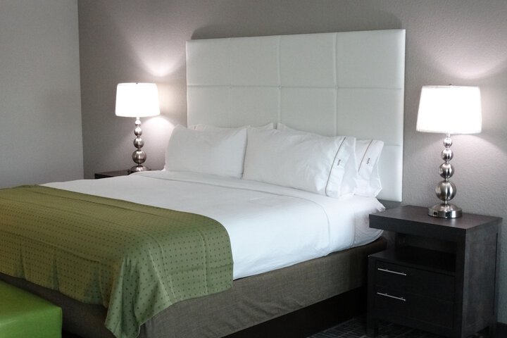 Room 13 of 30