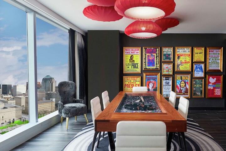 Room 40 of 99