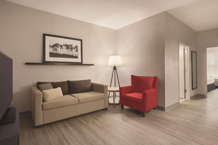 Room 8 of 19