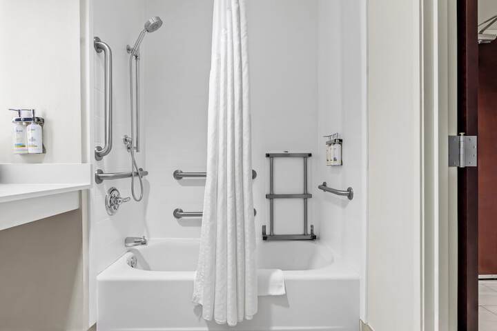 Holiday Inn Express Hotel & Suites FLORENCE NORTHEAST by IHG