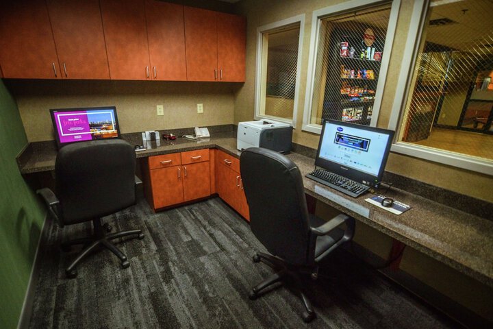 Business Center 25 of 26