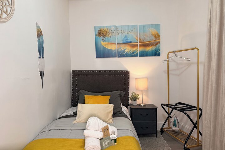 Modern Private Share Bedroom Bus stop to NYC