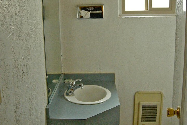 Room 26 of 43