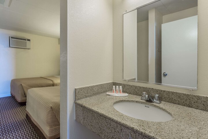 Room 14 of 22