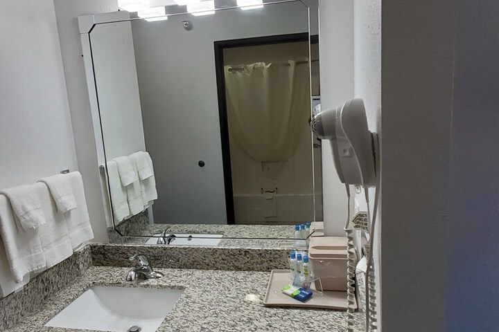Room 36 of 59