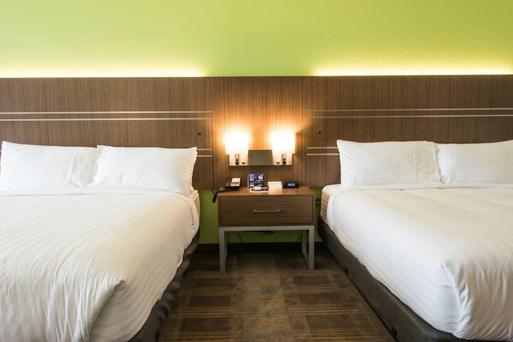 Room 37 of 73