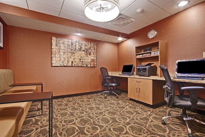 Business Center 17 of 17