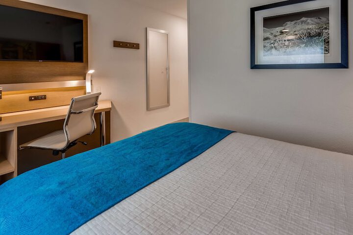 Room 8 of 25