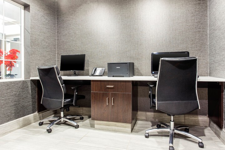 Business Center 31 of 31