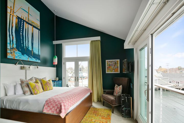 Room 34 of 82