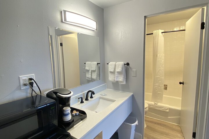 Room 32 of 49