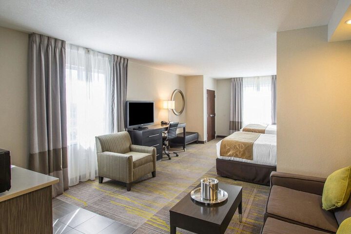 Room 32 of 48