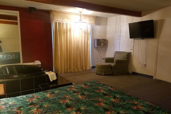 Room 17 of 37