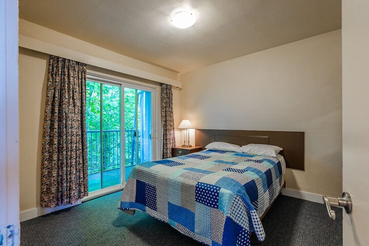 Room 32 of 42