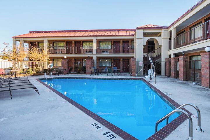 Pool 10 of 47