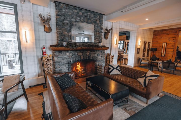 Lounge 63 of 82