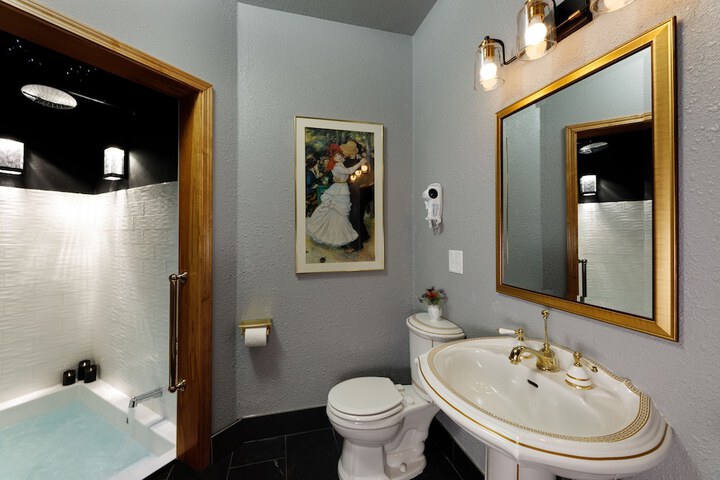 Room 12 of 35