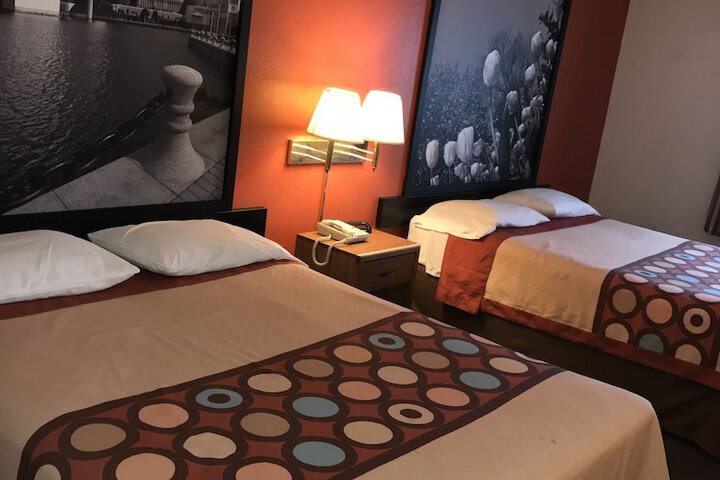 Room 25 of 32