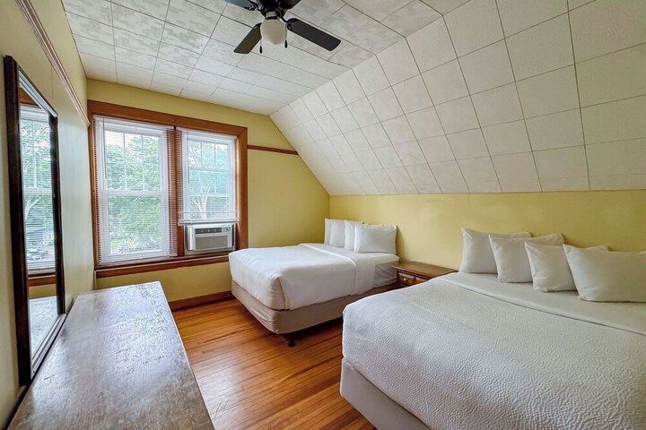 Room 202 of 312