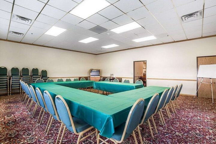 Business Center 31 of 31