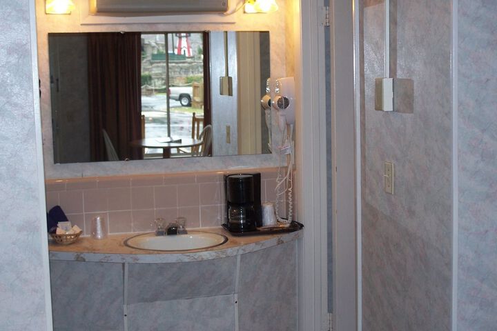 Room 6 of 36