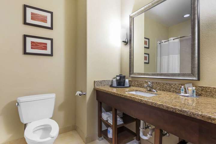 Comfort Inn & Suites (Formerly Executive Inn & Suites Mexia)