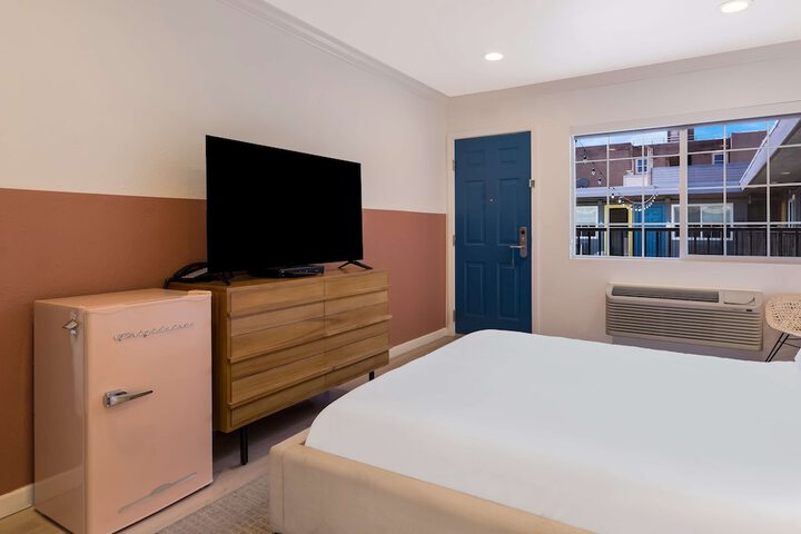 Room 34 of 68