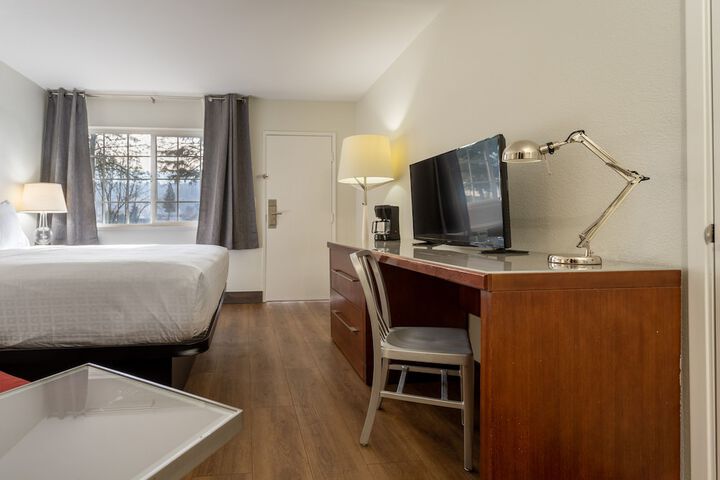Room 33 of 60