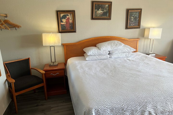 Room 13 of 24