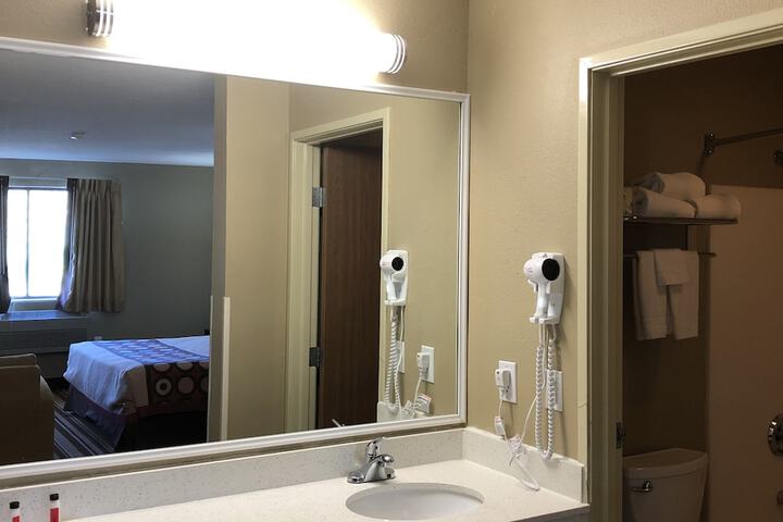 Super 8 by Wyndham S Jordan / Sandy/Slc Area