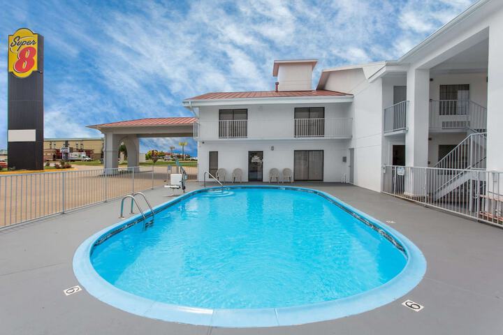 Pool 3 of 17