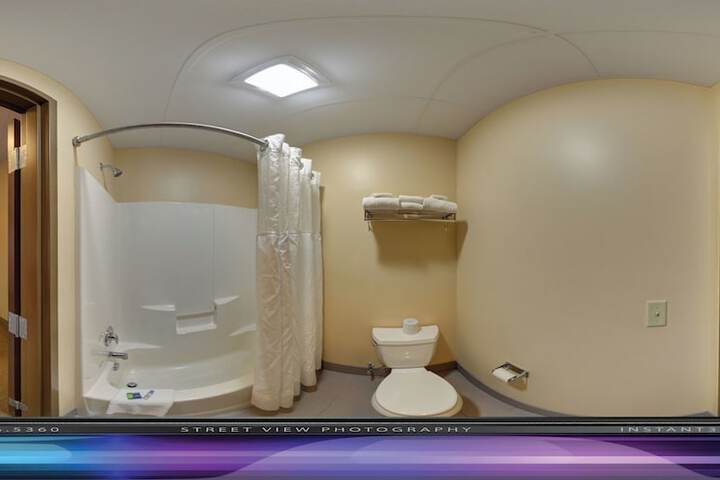 Room 7 of 11