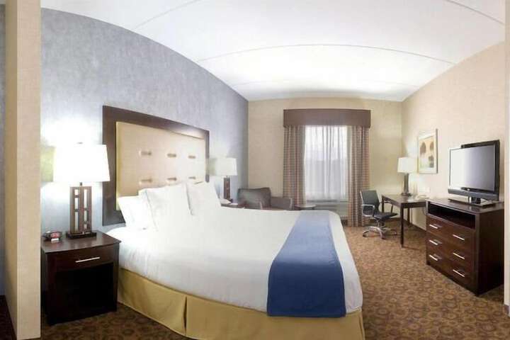 Room 25 of 42