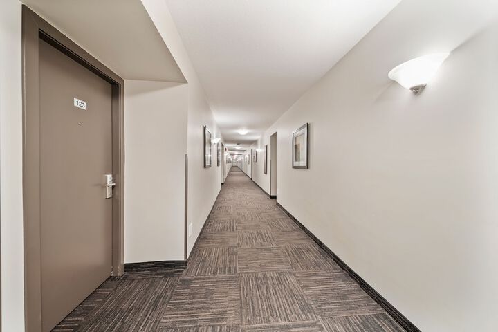 Ballroom/Hall 33 of 36
